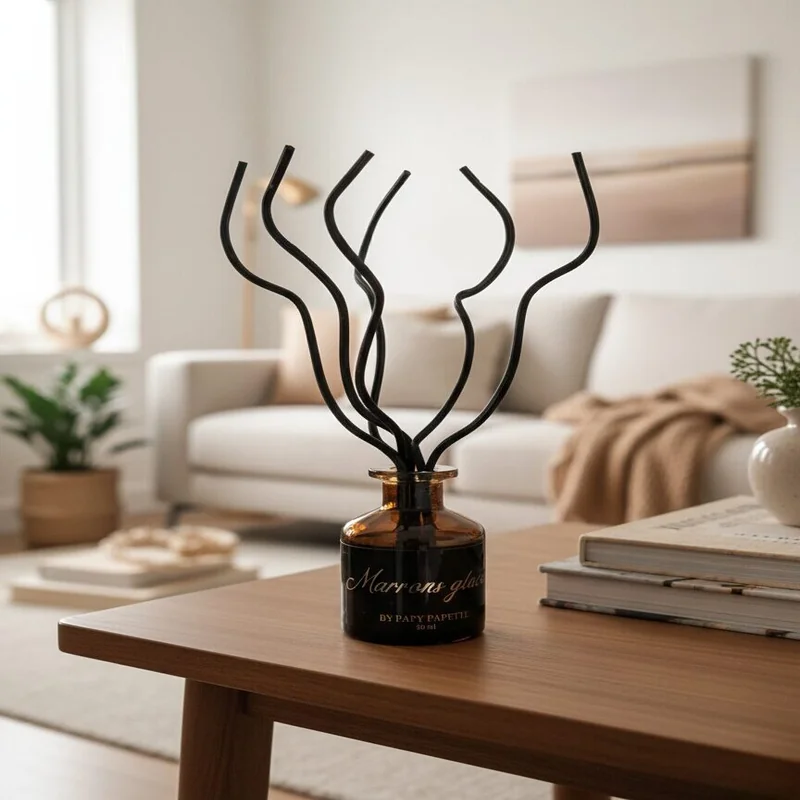 diffuseur à tiges naturel dans un intérieur